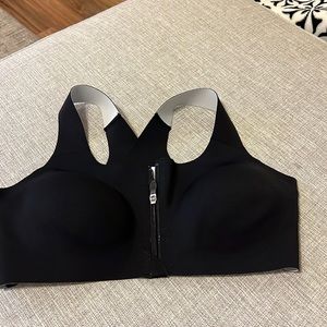 Brooks women’s 36. C/D running bra .  Black!